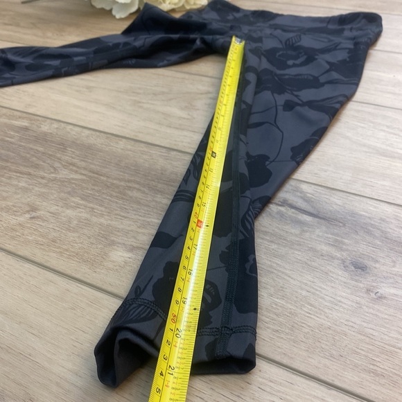 Lululemon | Brisk Bloom | Cropped Leggings - Picture 12 of 12